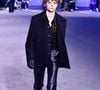 A l'instar de son chéri, elle a des compétences multiples...

Vassili Schneider - Défilé de mode prêt-à-porter automne-hiver 2022/2023 AMI lors de la fashion week de Paris. Le 19 janvier 2022 Fashion PPS / Bestimage