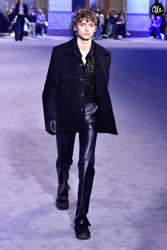 A l'instar de son chéri, elle a des compétences multiples...

Vassili Schneider - Défilé de mode prêt-à-porter automne-hiver 2022/2023 AMI lors de la fashion week de Paris. Le 19 janvier 2022 Fashion PPS / Bestimage