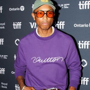 Le 10 septembre 2024, Toronto, On, Canada : Pharrell Williams arrive sur le tapis rouge pour la première de 'Piece by Piece' au Princess of Wales Theatre pendant le Festival international du film de Toronto, à Toronto, mardi 10 septembre 2024. (Credit Image : Â© Cole Burston/The Canadian Press via ZUMA Press)