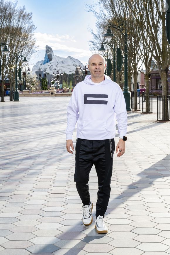 Andres Iniesta - Inauguration du village de la Reine des Neiges sur le site de Disneyland Paris à Marne-la-Vallée le 28 mars 2026. © Disneyland Paris via Bestimage