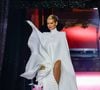 Dans son assiette, elle fuit les aliments industriels, privilégie les portions limitées et recommande d'arrêter de manger dès les premiers signes de satiété.

Adriana Karembeu - Défilé Stéphane Rolland "Collection Haute Couture Printemps/Eté 2026" lors de la Fashion Week de Paris (PFW) au Cirque d'Hiver Bouglione, à Paris, France, le 27 janvier 2026. Bestimage