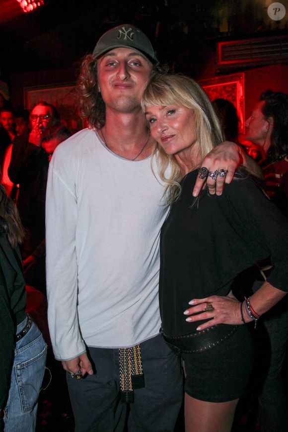 Une soirée placée sous le signe de la famille, de la chaleur et de la convivialité.

Exclusif - Joalukas Noah et sa mère Isabelle Camus à la soirée d’anniversaire de Véronica Thierry au club l’Arc Paris le 10 novembre 2025.
© Philippe Baldini / Bestimage