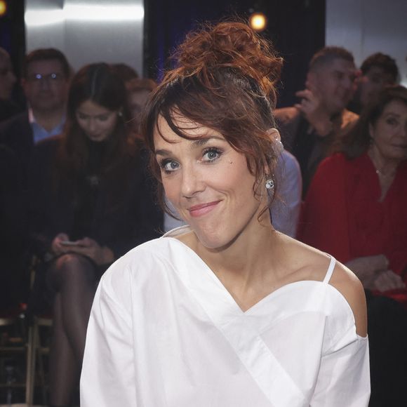 Zaz a fait un retour en force sur le devant de la scène, après trois années d'absence.

Exclusif - Zaz (Isabelle Geffroy) - Backstage - Enregistrement de l'émission "Le grand échiquier, Spéciale Edith Piaf", présentée par C.Chazal et A.Manoukian, sur France 2
© Jack Tribeca / Bestimage