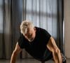 Alvaro Puche, coach sportif, alerte sur les risques d'un mode de vie trop sédentaire.

Pexels