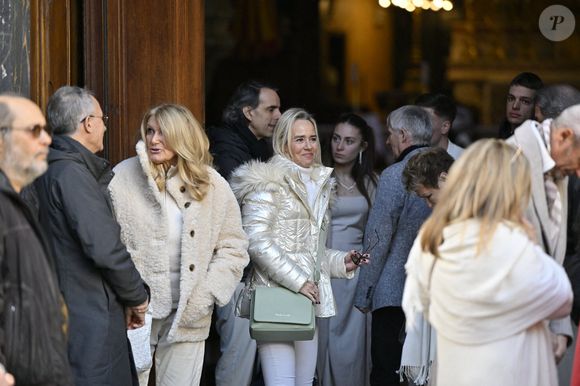 Celine Leclercq, fille d'Evelyne Leclercq, lors de la cérémonie d'enterrement de la présentatrice de télévision Evelyne Leclercq à la cathédrale Sainte-Réparate de Nice, France, le 13 janvier 2026. Elle est décédée le 30 décembre 2025 (à l'âge de 74 ans) à Grasse. Photo par Laurent Coust/ABACAPRESS.COM