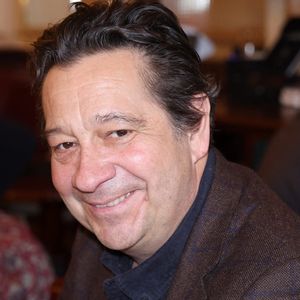 Laurent Gerra a été aperçu dans un restaurant du sud de la France, à Sanary-sur-Mer.

Laurent Gerra assiste au déjeuner de délibération des Prix Littéraires des Journées du Livre et du Vin de Saumur Les Deux Magots au restaurant Les Deux Magots à Paris, France. © Jerome Dominé/Abacapress.com