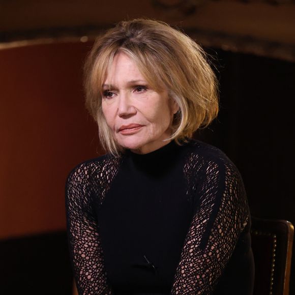 Exclusif - Clémentine Célarié lors de l'enregistrement de l'émission "Olympiascope" au théâtre Antoine, présentée par B.Montiel et diffusée le 2 mai 2025 sur Olympia TV, au théâtre Antoine à Paris, France, le 18 février 2025. © Denis Guignebourg/Bestimage