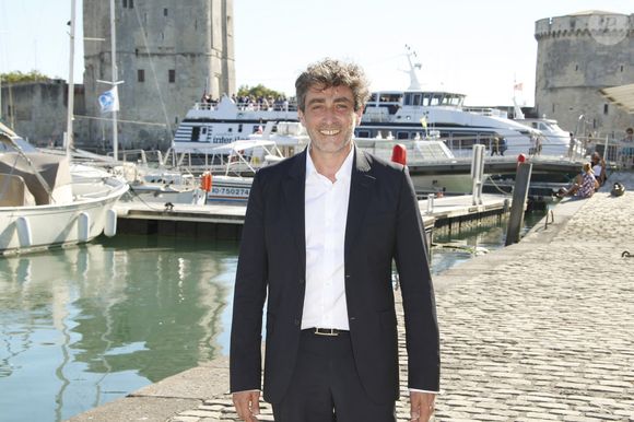 Il avait fait du Festival un rendez-vous incontournable de la rentrée audiovisuelle.

Stéphane Strano le Président du festival de la fiction - Photocall lors du Festival de la Fiction de La Rochelle. Le 17 septembre 2021
© Christophe Aubert via Bestimage