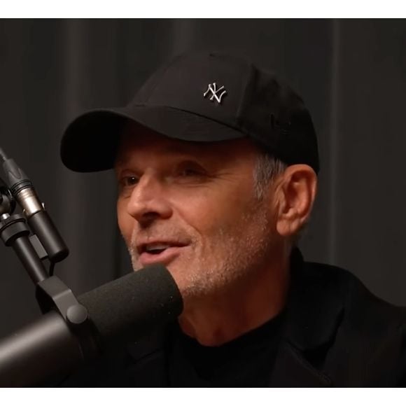 Laurent Baffie aux commandes d'un nouveau numéro de son podcast Coloscopie de  (Capture d'écran).