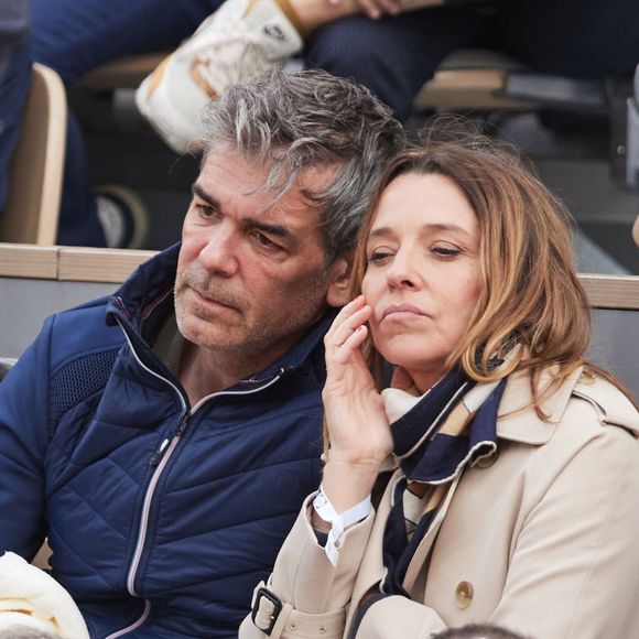 Car avec Anaïs, il a eu deux enfants : Tosca, 19 ans, et Bianca, 15 ans. Xavier de Moulins est aussi le papa de Gaïa-Lou, 23 ans, issue d'une précédente relation.

Xavier de Moulins et sa femme Anaïs Bouton - Célébrités dans les tribunes des Internationaux de France de tennis de Roland Garros 2024 à Paris le 26 mai 2024. © Moreau-Jacovides/Bestimage