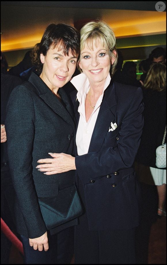 Rétro – Décès d’Evelyne Leclercq à 74 ans
Elle s’est éteinte des suites d’une longue maladie.
Archives : Fabienne Égal et Evelyne Leclercq lors de la réouverture du club Les Grandes Marches à Bastille, Paris, en 2000.
COADIC GUIREC / BESTIMAGE