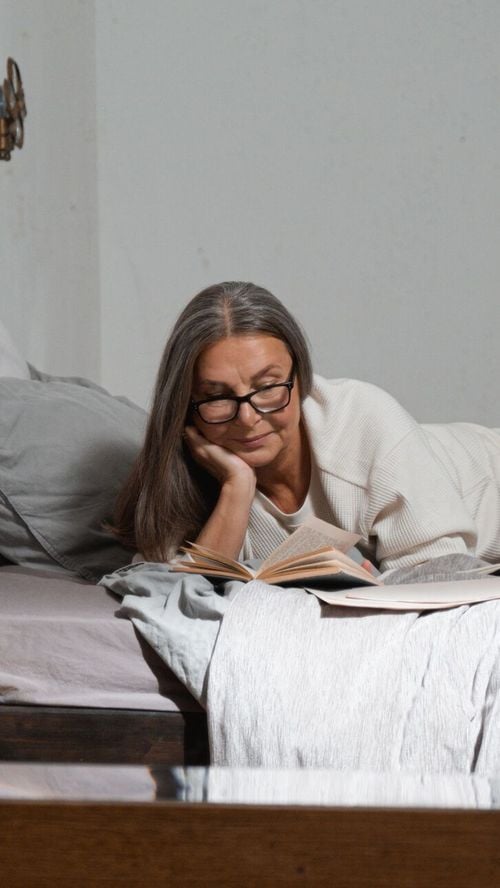 Nuits écourtées à 60 ans : la durée de sommeil à viser pour protéger votre cœur
