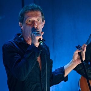 Miossec en concert sur la scène du Grand théâtre de la Coursive lors des Francofolies de La Rochelle, le 11 juillet 2021, 25 ans après la sortie de son premier album, "Boire".
© MPP / Bestimage