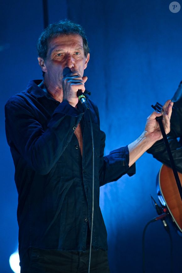 Miossec en concert sur la scène du Grand théâtre de la Coursive lors des Francofolies de La Rochelle, le 11 juillet 2021, 25 ans après la sortie de son premier album, "Boire".
© MPP / Bestimage