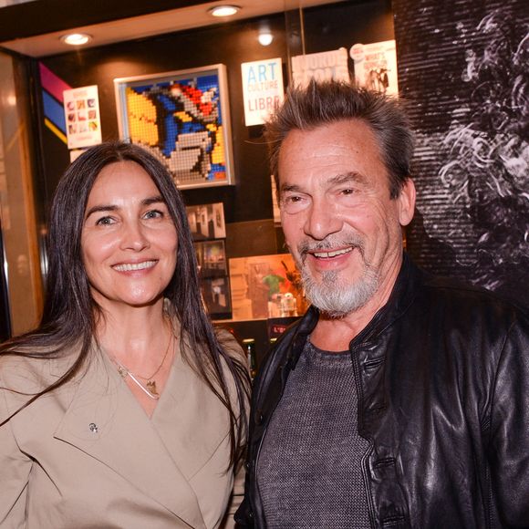 Florent Pagny et sa femme Azucena Caamano lors de la première du spectacle Lost in Buenos Aires à l'Européen à Paris le 28 juin 2021.
© Rachid Bellak / Bestimage