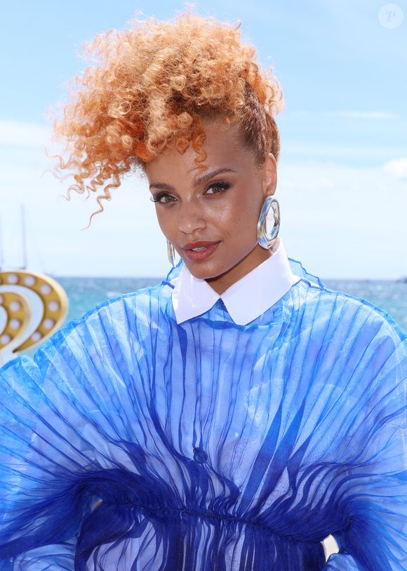 Alicia Aylies au défilé Magnum sur la plage Magnum Cannes à l'occasion du 79ème Festival International du Film de Cannes, le 14 mai 2026.

Photo : Denis Guignebourg / Bestimage