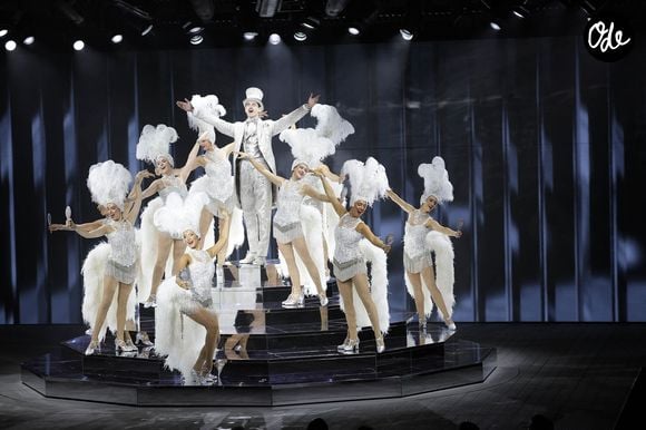 Les comédiens sur scène lors de la générale du spectacle musical "Singin' in the rain" au théâtre du Lido à Paris le 17 septembre 2026. © Coadic Guirec / Bestimage