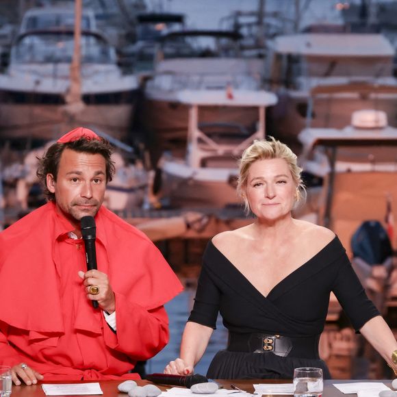 L'animatrice prouve en tout cas encore une fois qu'elle est inséparable de Bertrand Chameroy. 

Exclusif - Bertrand Chameroy, Anne-Elisabeth Lemoine - Plateau de l'émission "C à vous" lors du 78ème Festival International du Film de Cannes le 15 mai 2025. © Jack Tribeca / Bestimage