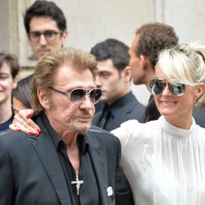Johnny Hallyday et sa femme Laeticia - Sorties du défilé de mode Haute-Couture automne-hiver 2016/2017 "Christian Dior" à Paris. Le 4 juillet 2016 © CVS-Veeren / Bestimage