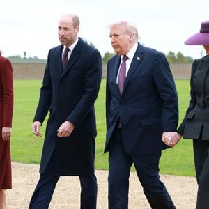 Le président Trump est accueilli par le prince et la princesse de Galles (Le prince William, prince de Galles, et Catherine (Kate) Middleton, princesse de Galles)  à son arrivée avec la Première dame au château de Windsor lors de sa deuxième visite d'État au Royaume-Uni, à Windsor, dans le Berkshire, au Royaume-Uni, le 17 septembre 2025.