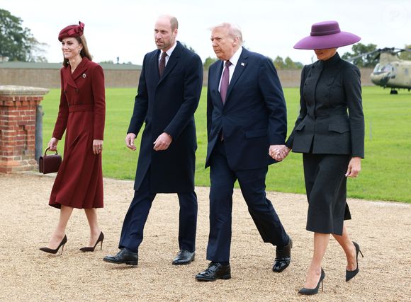 Le président Trump est accueilli par le prince et la princesse de Galles (Le prince William, prince de Galles, et Catherine (Kate) Middleton, princesse de Galles)  à son arrivée avec la Première dame au château de Windsor lors de sa deuxième visite d'État au Royaume-Uni, à Windsor, dans le Berkshire, au Royaume-Uni, le 17 septembre 2025.