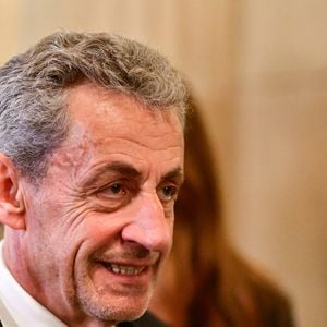 Carla Bruni est venue soutenir son mari Nicolas Sarkozy lors de son interrogatoire par la cour d'appel de Paris dans le cadre du procès du financement libyen de sa campagne de 2007.
Paris le 7 avril 2026
© Christian Liewig / Bestimage