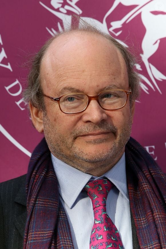 Ils évitent les caméras lors des défilés, quittent les événements avant les mondanités et demandent même à leurs amis de ne jamais diffuser leurs photos. 

Alain  Wertheimer - 91eme edition du Prix de l'Arc de Triomphe 2012 a Longchamp le 7 Octobre 2012. PIX4U / BESTIMAGE
