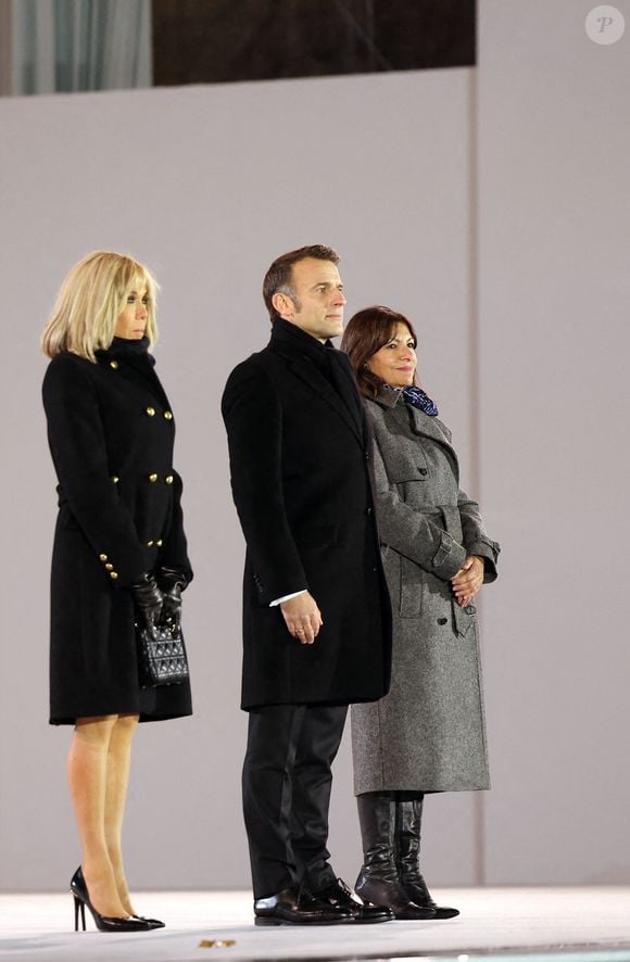 Brigitte Macron, le président de la République française Emmanuel Macron, Anne Hidalgo, maire de Paris - Arrivées à la cérémonie de réouverture de la cathédrale Notre-Dame de Paris, le 7 décembre 2024. Joyau de l’art gothique, lieu de culte et de culture, symbole universel de la France et de son histoire, la cathédrale de Notre-Dame de Paris rouvre ses portes les 7 et 8 décembre, cinq ans après le terrible incendie qui l’avait ravagée le 15 avril 2019. 
© Agence / Bestimage