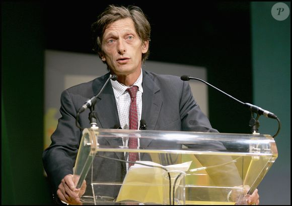 Nicolas De Tavernost a la conférence de presse M6 de la rentrée 2004/2005 a l'espace Cardin .