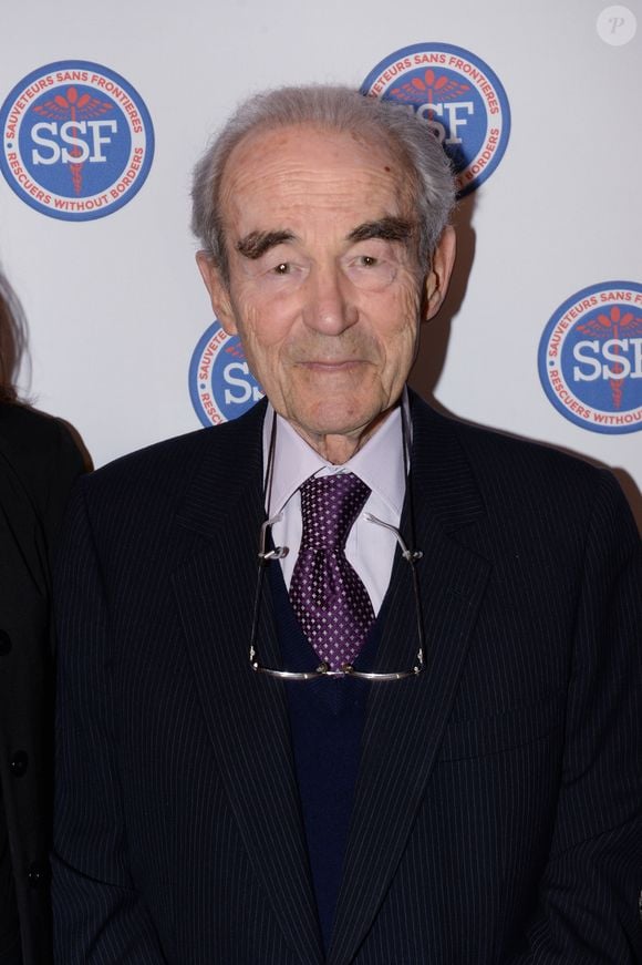 Contre toute attente, le corps de Robert Badinter ne reposera pas au Panthéon.

Robert Badinter - Soirée de gala des "Sauveteurs sans frontières" à l'hôtel le collectionneur à Paris le 21 mars 2016. 

© Rachid Bellak/Bestimage