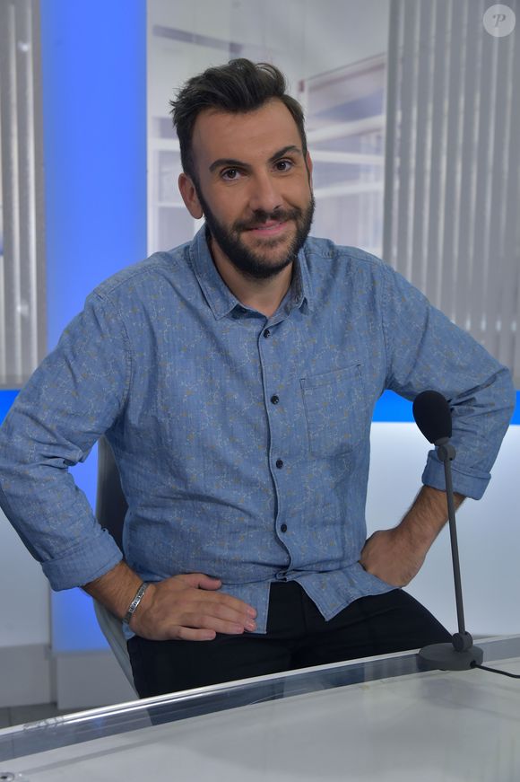 Leur nouvelle maison dispose d'un vaste terrain de jeu et d'une grande piscine pour s'amuser.

Exclusif - Laurent Ournac et le professeur David Nocca invités sur le plateau du journal télévisé le "19-20" sur France 3 Languedoc pour parler de la ligue contre l'obésité à Montpellier, le 10 septembre 2016. © Giancarlo Gorassini/Bestimage