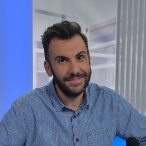 Leur nouvelle maison dispose d'un vaste terrain de jeu et d'une grande piscine pour s'amuser.

Exclusif - Laurent Ournac et le professeur David Nocca invités sur le plateau du journal télévisé le "19-20" sur France 3 Languedoc pour parler de la ligue contre l'obésité à Montpellier, le 10 septembre 2016. © Giancarlo Gorassini/Bestimage