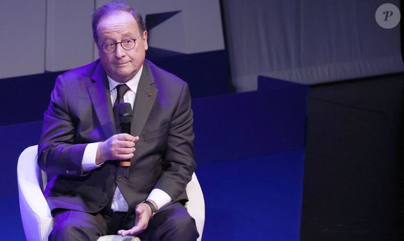 François Hollande lors du Festival Séries Mania à Lille le 23 mars 2025 © Chrisotphe Aubert via Bestimage