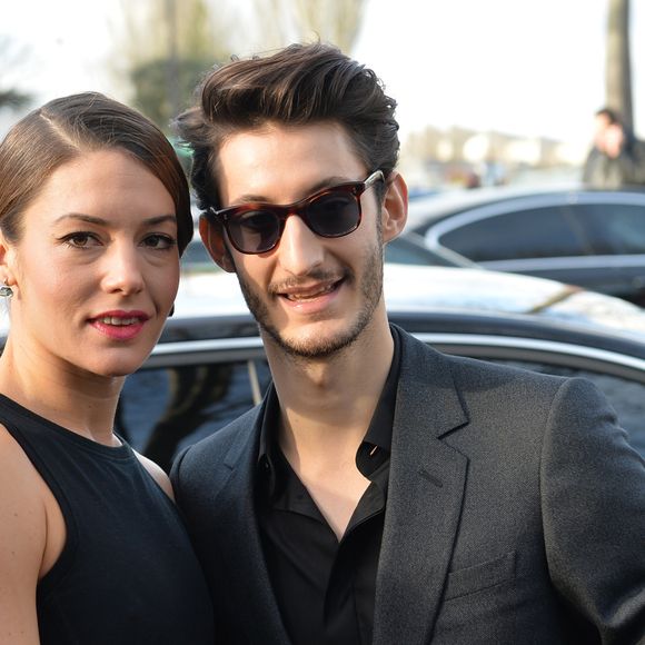 Pierre Niney et sa compagne Natasha Andrews - Arrivées des people au défilé de mode hommes Dior collection prêt-à-porter Automne Hiver 2015/2016 au Tennis Club de Paris le 24 janvier 2015.