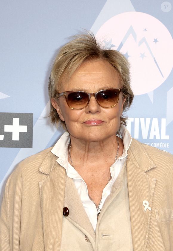 Muriel Robin - Tapis rouge lors du 29ème Festival International du Film de Comédie de l'Alpe d'Huez le 20 Janvier 2026. © Dominique Jacovides/Bestimage