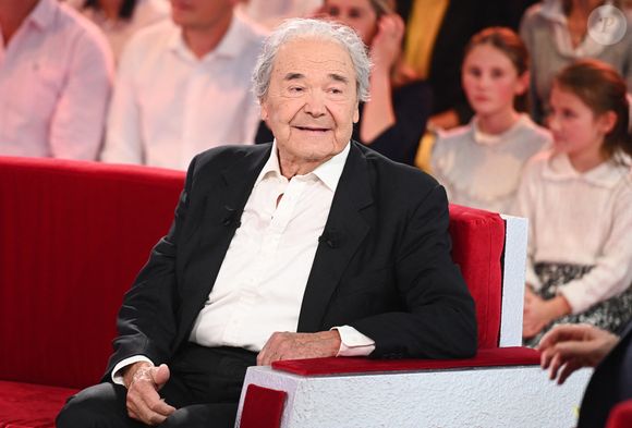 Sa maison offre intimité et tranquillité : forêt, étang et aucun voisin à proximité.

Pierre Perret lors de l'enregistrement de l'émission Vivement Dimanche, au studio Rive gauche, à Paris, France, le 22 octobre 2025, présentée par M.Drucker, diffusée sur France 3 le 16 novembre 2025. © Guillaume Gaffiot/Bestimage