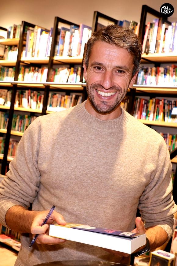 Le 13 octobre, sur Instagram, il a annoncé l’arrivée du groupe Banijay au sein de cette entreprise dédiée aux expériences et aux événements sportifs.

Exclusif - Tony Estanguet en séance de dédicaces pour son livre "Par Amour du Sport" à Paris, le 14 décembre 2025.
© Cédric Perrin/Bestimage