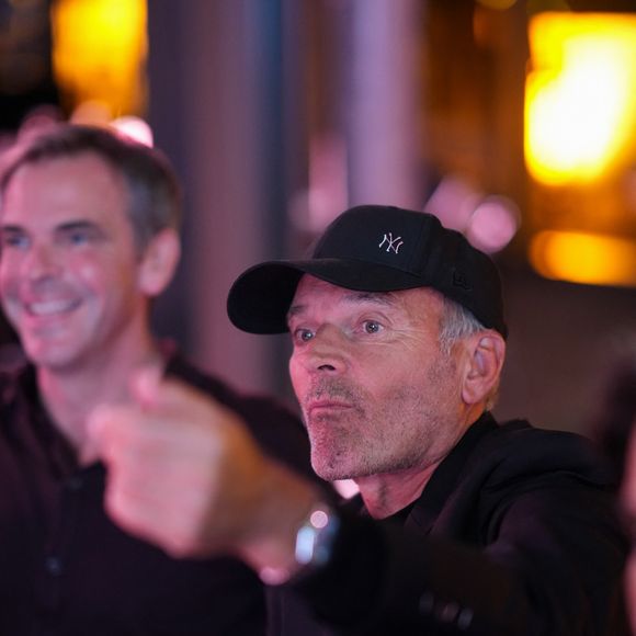 Laurent Baffie, Olivier Véran lors de la soirée annuelle de gala de l'association Hope au pavillon Gabriel à Paris le 14 octobre 2025.
L’association HOPE propose, à travers l’équithérapie et de nombreux ateliers artistiques, un accompagnement destiné aux femmes qui, après l’annonce de leur cancer, souhaitent se reconstruire émotionnellement et retrouver confiance en elles, au-delà du parcours médical.

© Anne-Sophie Guebey / Bestimage