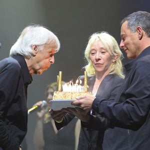 Dave, Sylvie Testud et Marc Olivier Fogiel - Dave célèbre son 80ème anniversaire sur la scène de Grand Rex à Paris le 21 mai 2024. Dave a enthousiasmé le public durant plus de deux heures, pour son concert anniversaire. © Coadic Guirec/Bestimage