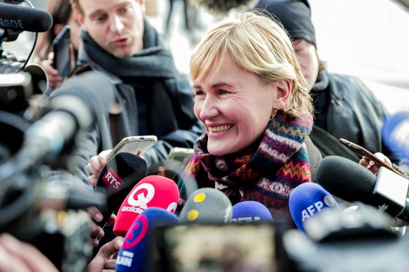 Judith Godrèche parle à la presse à son arrivée au tribunal judiciaire de Paris pour soutenir Adèle Haenel, où sera rendu ce lundi le jugement du réalisateur Christophe Ruggia pour accusation d'agressions sexuelles sur mineures, dont l'actrice Adèle Haenel alors âgée entre 12 et 14 ans au moment des faits, à Paris, France, le 3 février 2025. © Yoann Ouahcene/Bestimage