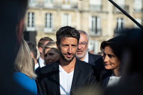 Et avancer, toujours “par amour du sport”.

Dévoilement du visuel du projet lauréat du Monument des Championnes et des Champions, en présence de Tony Estanguet Président du Comité d'organisation des Jeux Olympiques de Paris 2024, sur le pont Saint-Louis à Paris, le 26 juillet 2025. © Jonathan Jacob / Bestimage