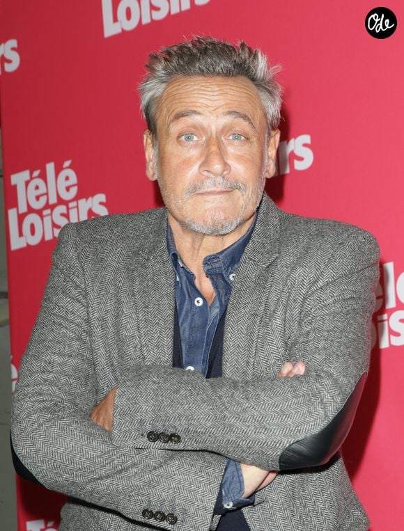 L'actrice a raconté que le comédien l'avait rejointe à l'improviste dans un train en direction de Brest avec des chocolats et de la crème de whisky.

Jean-Michel Tinivelli au photocall de la soirée "Télé Loisirs Awards 2024" aux Jardins du Pont-Neuf à Paris le 23 septembre 2024.

 © Coadic Guirec/Bestimage