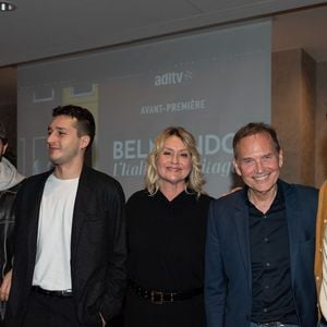 Exclusif - Luana Belmondo entourée de ses fils, Victor, Giacomo et Alessandro, Philippe Thuillier - Avant-première du documentaire "Belmondo, l'Italie en héritage" à la Maison de l'Italie à Paris. Le 18 mars 2024 © Sam Delpech / Bestimage