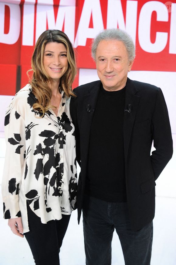 Chloé Nabédian et Michel Drucker - Enregistrement de l'émission Vivement dimanche au studio Gabriel, présentée par M.Drucker, et diffusée sur France 3 le 1er janvier 2023. © Guillaume Gaffiot / Bestimage