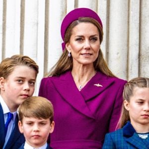 À l’instar du roi Charles, le prince de Galles pourrait garder Buckingham Palace ouvert à davantage de visiteurs chaque année, afin de financer son entretien futur.

Catherine (Kate) Middleton, princesse de Galles, Le prince George de Galles, Le prince Louis de Galles, La princesse Charlotte de Galles - La famille royale britannique assiste aux célébrations du 80ème anniversaire de la fin de la Seconde guerre mondiale (VE Day) à Londres, le 5 mai 2025. Backgrid USA / Bestimage