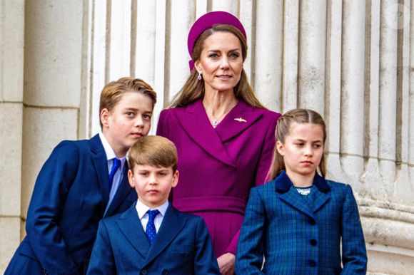 À l’instar du roi Charles, le prince de Galles pourrait garder Buckingham Palace ouvert à davantage de visiteurs chaque année, afin de financer son entretien futur.

Catherine (Kate) Middleton, princesse de Galles, Le prince George de Galles, Le prince Louis de Galles, La princesse Charlotte de Galles - La famille royale britannique assiste aux célébrations du 80ème anniversaire de la fin de la Seconde guerre mondiale (VE Day) à Londres, le 5 mai 2025. Backgrid USA / Bestimage