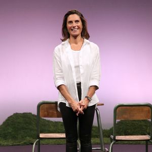 Un choix de vie qui n’a pas manqué de susciter des réactions. "Quand j'ai décidé de m'installer dans le Sud, certains de mes amis m'ont demandé : 'Mais tu laisses tes gamins avec leur père ?'. Limite mère indigne !"

Exclusif - Première représentation du show de Alessandra Sublet "Tous les risques n'auront pas la saveur du succès" au Théâtre Antoine à Paris. Le 13 novembre 2023
© Bertrand Rindoff / Bestimage