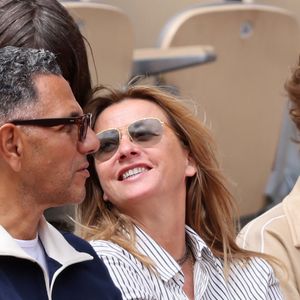 Sarah Poniatowski (Lavoine) avec son compagnon Roschdy Zem et son fils Roman dans les tribunes lors des Internationaux de France de Tennis de Roland Garros 2025. Paris, le 1er Juin 2025. © Dominique Jacovides/Bestimage