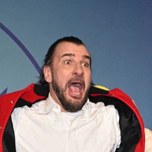 À l'époque, il présentait les informations et tout se passait parfaitement bien jusqu'à ce que le directeur d'antenne ne le fasse venir dans son bureau. 

Michael Youn à la projection de "BDE" au festival de l'Alpe d'Huez, le 20 janvier 2023. @Julien Reynaud/APS-Medias/ABACAPRESS.COM