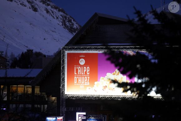 Illustration - Photocall lors de la 28ème édition du festival International du Film de Comédie à l'Alpe d'Huez le 14 janvier 2025. © Dominique Jacovides/Bestimage